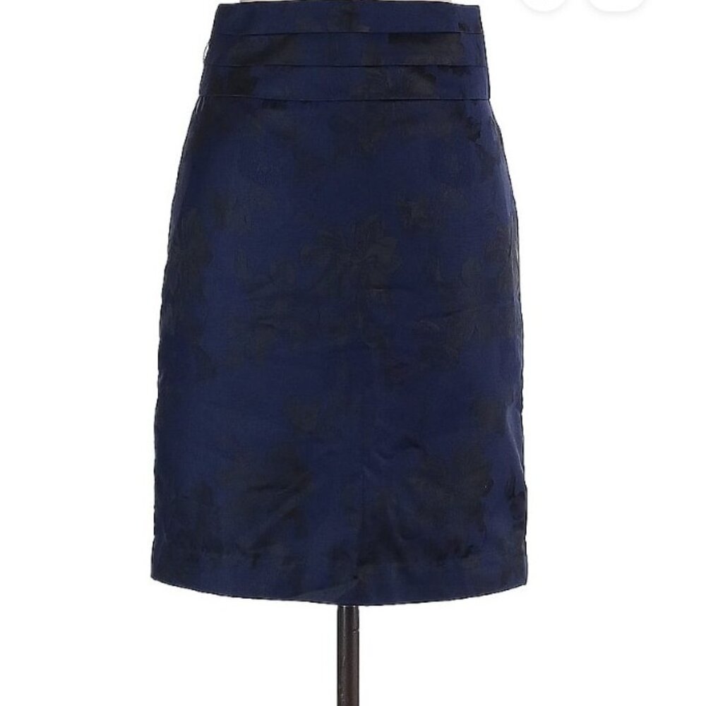 H&M women's blue printed skirt, size 6, lined. EUC.